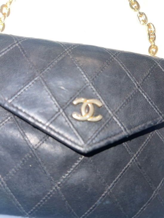 CHANEL Black Quilted Leather Wallet with Gold Chain - Picture 14 of 16